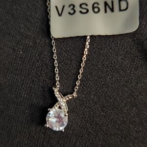 XO 💋 Kiss & Hug Necklace